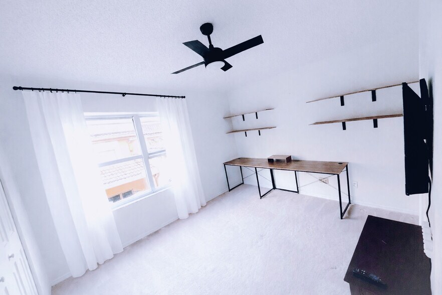 Building Photo - 1018 Woodshire Ln