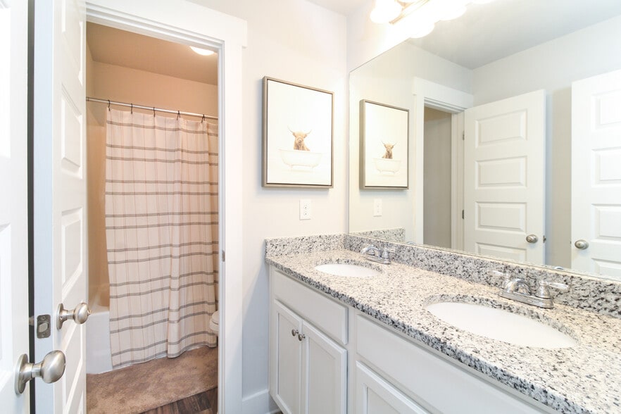 Building Photo - 421 Park W Blvd