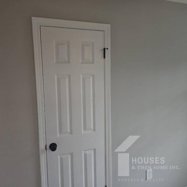 Building Photo - 511 Hampton Ave