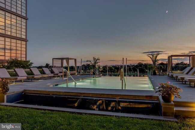 Building Photo - Designer-Furnished Waterfront Living at VIO Condominiums!