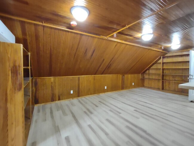 Building Photo - 109 Pleasant St