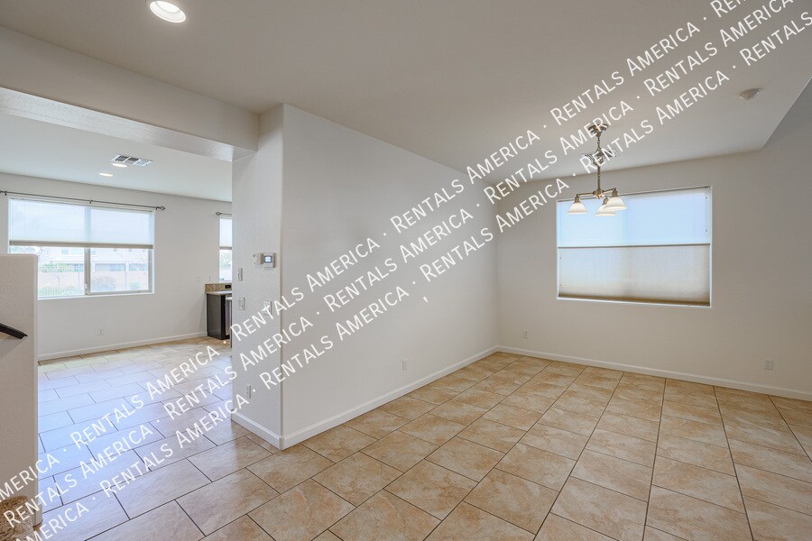 Building Photo - 654 E Sipapu Dr