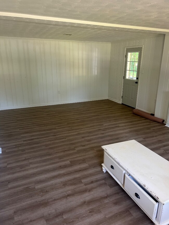 Building Photo - 1103 Ashbourne Dr