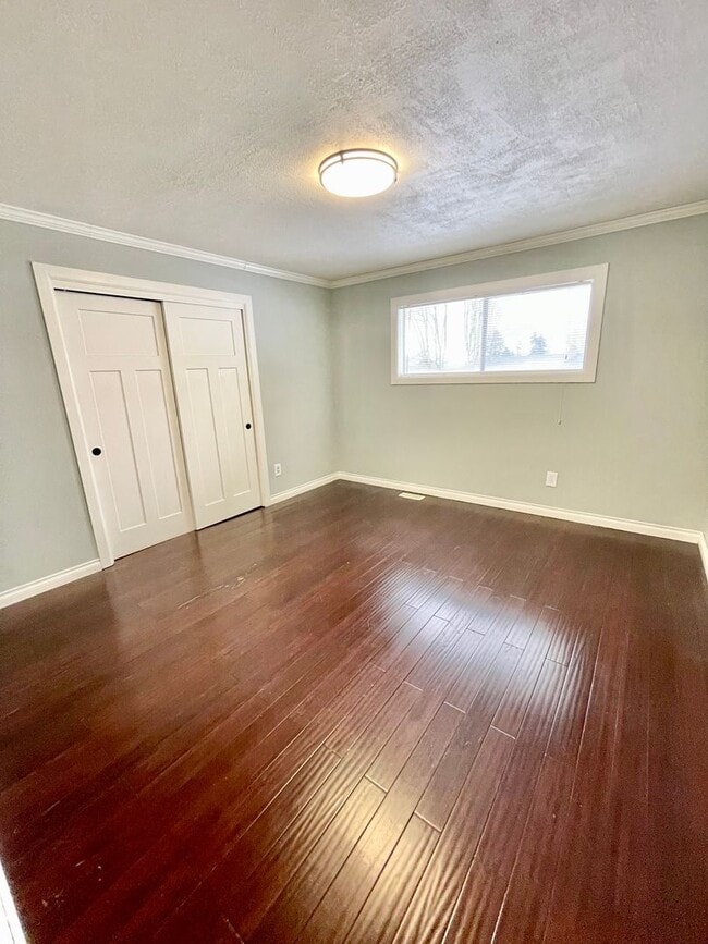 Building Photo - 3 Bedroom, 2 bath house