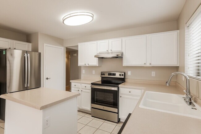 Building Photo - 15729 W Smokey Dr