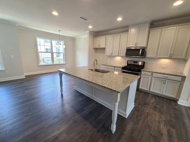 Building Photo - 3 Bed and 3 Bath Brand new ready for move-...