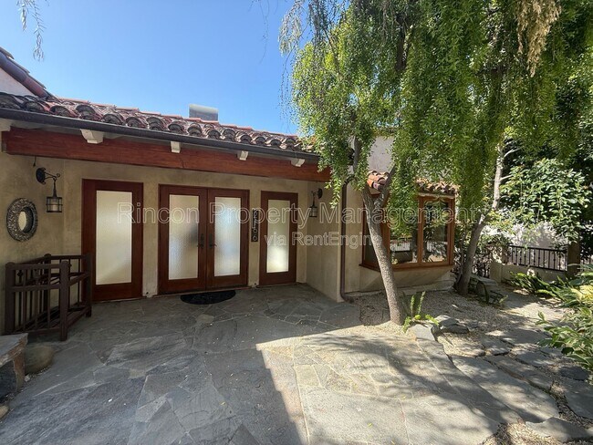 Building Photo - 2166 Palomar Ave