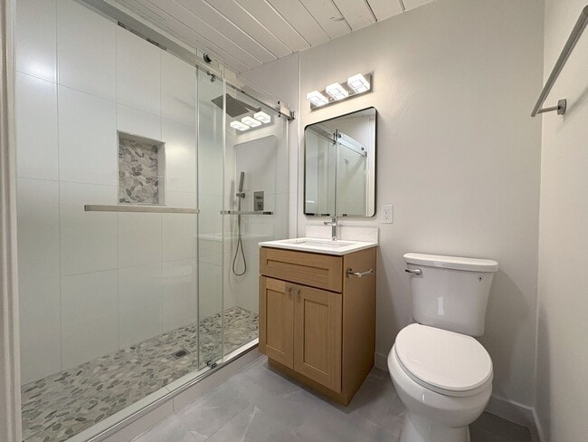 Building Photo - Newly Remodeled Single Family Home Available Now!