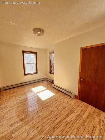 Building Photo - 114 Thorndike St