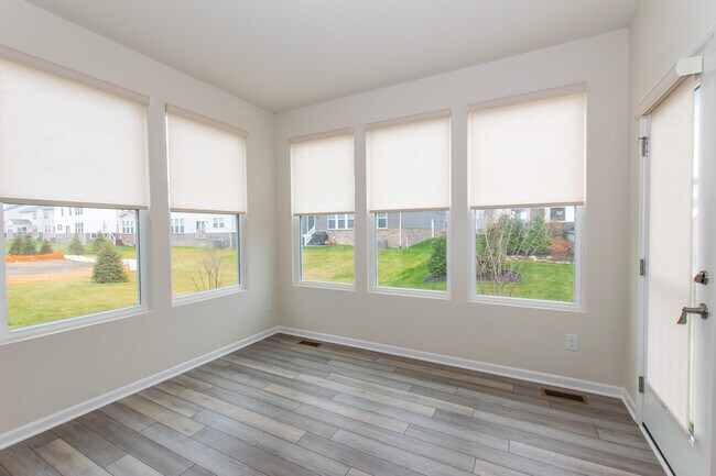 Building Photo - 717 Risdon Trail S