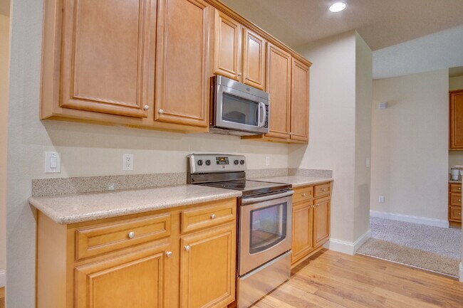 Building Photo - Hickory Hill Rental with Granite Counters,...