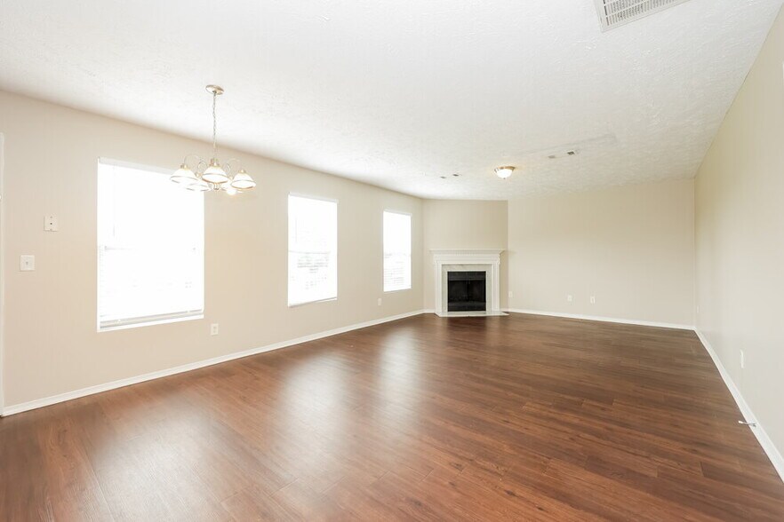 Building Photo - 5576 Dory Dr