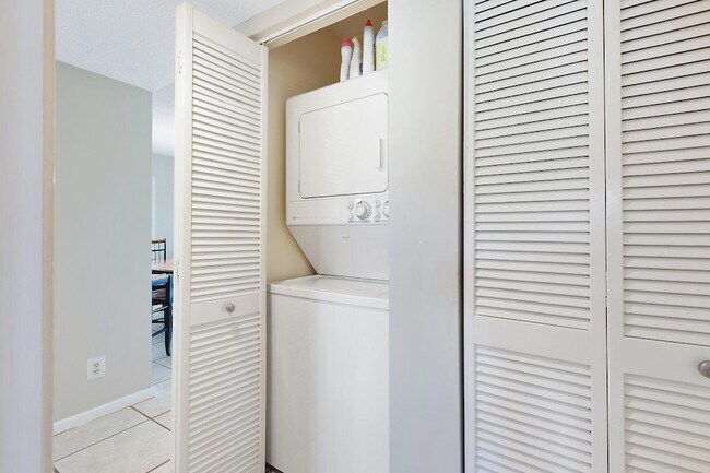 Building Photo - 275 Palm Ave