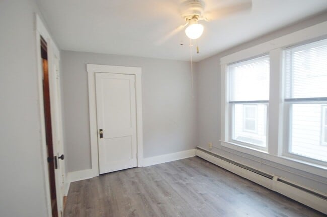 Building Photo - 38 Cascade St