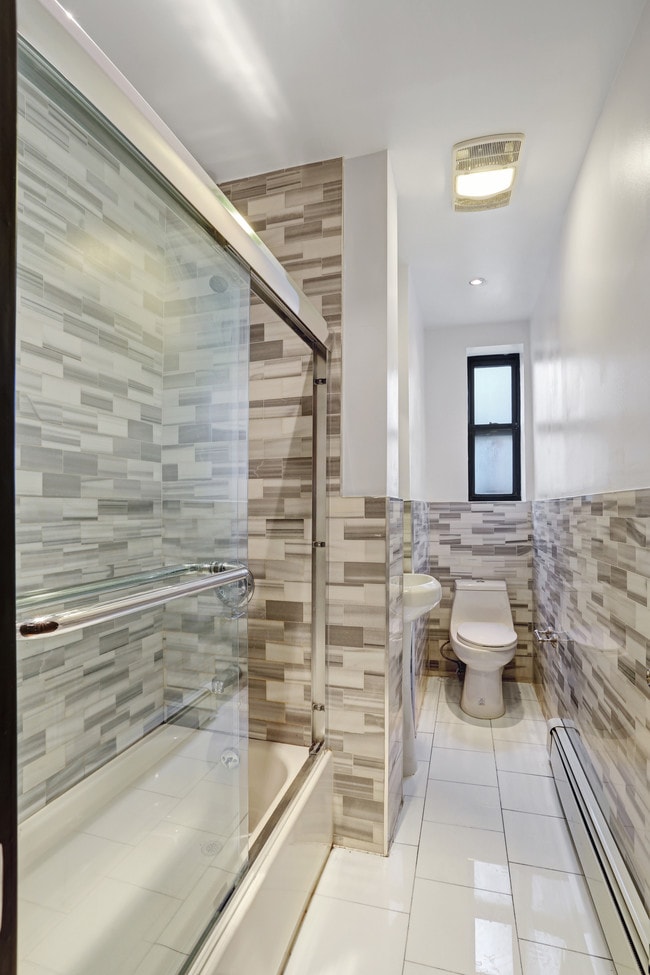 Building Photo - 125 W 106th St