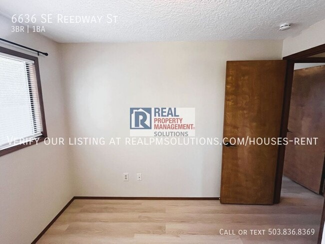 Building Photo - 6636 SE Reedway St