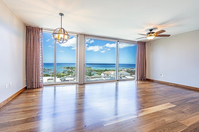 Building Photo - ONE Ala  Moana 1802 - Most Desirable Floor...