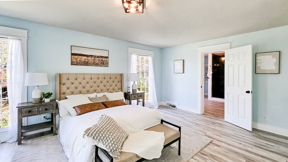 Building Photo - 4033 Lucerne Dr SE