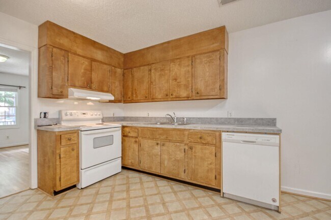 Building Photo - 1028 Duke St