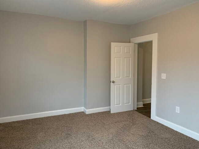 Building Photo - Nice Duplex off 38th & Carrollton