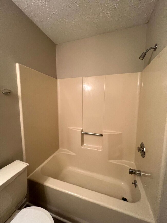 Building Photo - 544 Auburndale Ln