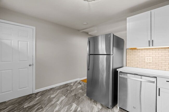 Building Photo - Stunning Brick Duplex with private partially finished basement in Kirkwood