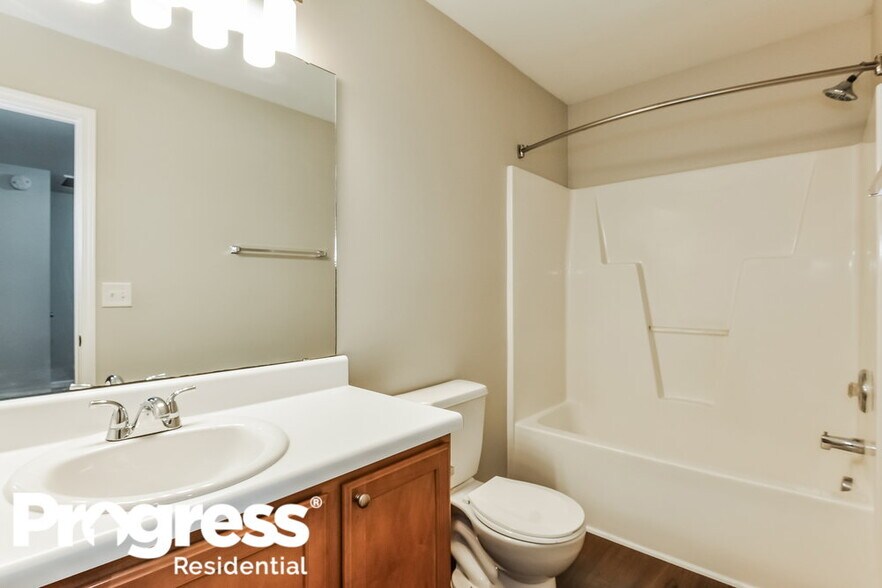 Building Photo - 4027 Taylor Oaks Dr