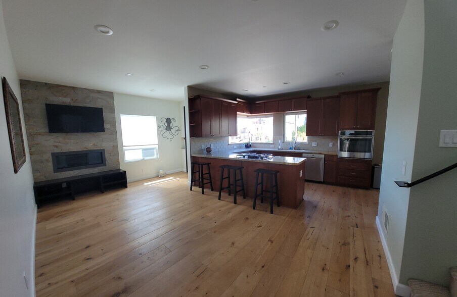 Building Photo - 410 Miramar Dr