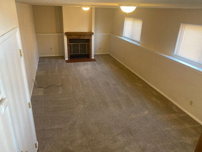 Building Photo - Fantastic 3 Bedroom, 2 Bath, 2 Car Garage,...