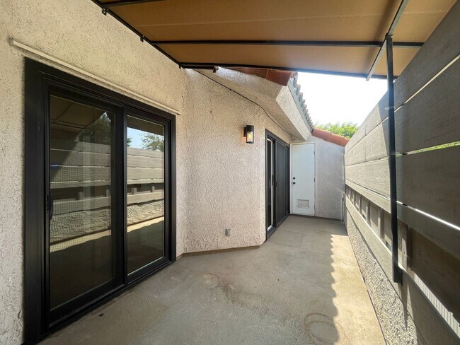 Building Photo - Prime Pasadena Condo