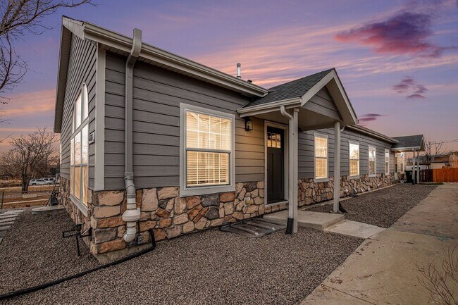 Building Photo - Remodeled 3 bed 2 bath Gem!