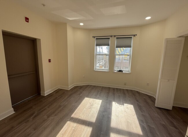 Building Photo - 301 South St