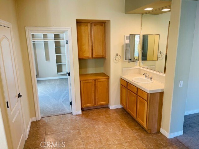 Building Photo - 1574 Glencrest Dr