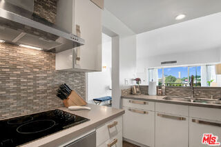 Building Photo - 1155 N La Cienega Blvd