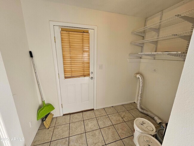 Building Photo - 513 N Apache Dr