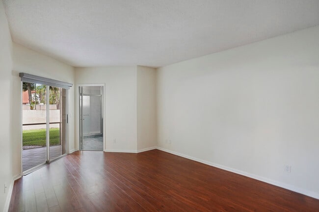 Building Photo - 6513 Via Regina