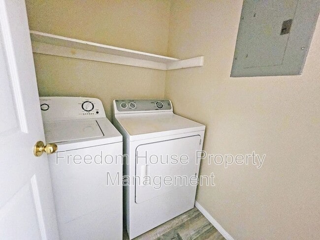 Building Photo - 1444 Star Rd