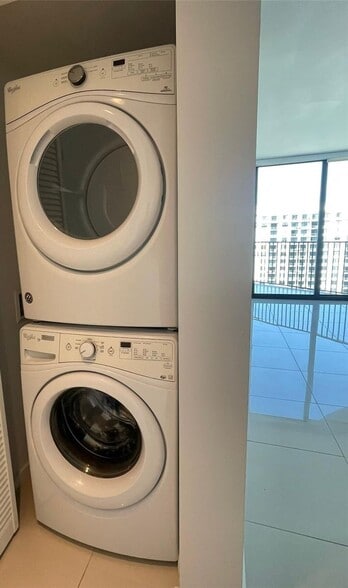 Building Photo - 5168 NW 84th Ave