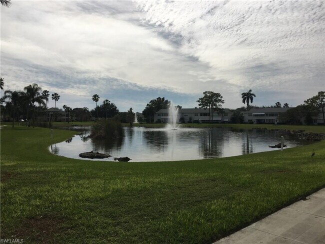 Building Photo - Beautifully  3-bedroom, 2-bath unit located in the desirable Venetian Palms community in Fort Mye...