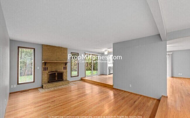 Building Photo - Spacious Three Bedroom Home in Milwaukie!