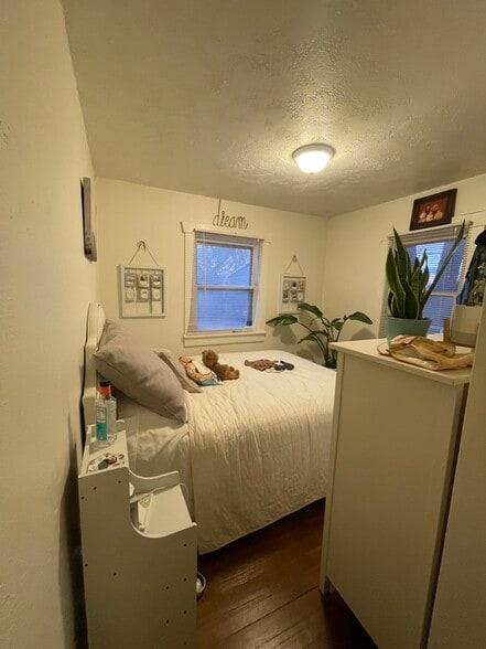 Building Photo - 198 W Center St