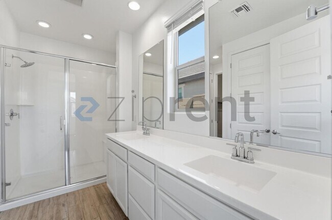 Building Photo - 9219 W Sells Dr