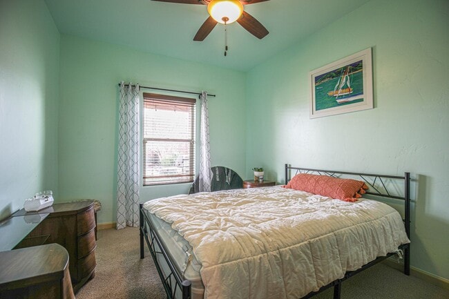 Building Photo - Beautiful 4 Bed 2 Bath - Dogs Allowed!