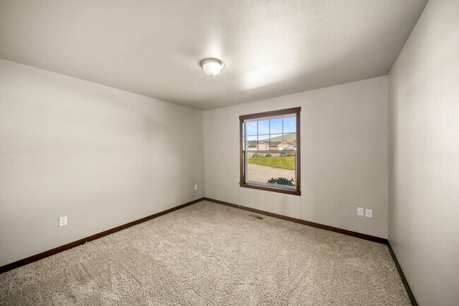 Building Photo - 229 Sun Valley Dr