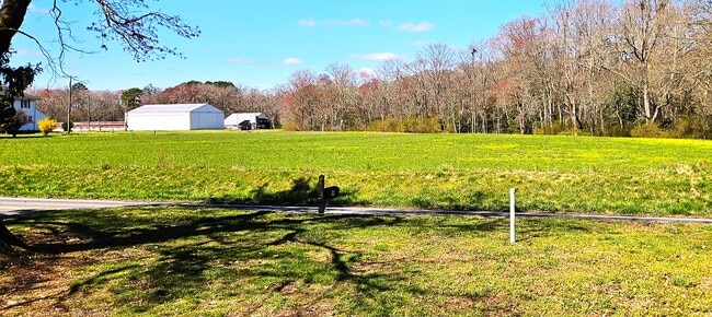 Building Photo - 1840 Cedar Hall Rd