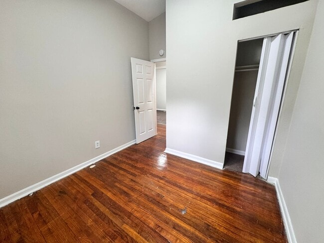 Building Photo - Available for Immediate Move In - 4 Side B...