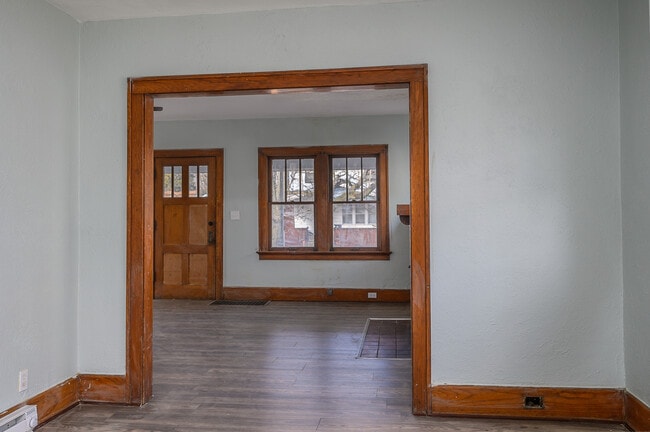 Building Photo - 3854 Drexel Dr