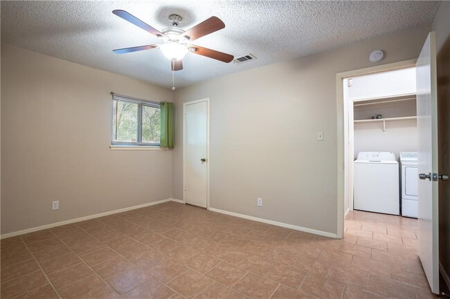 Building Photo - 9104 Quail Creek Dr