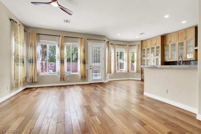 Building Photo - 1330 Coulisse St