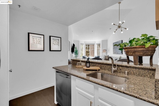 Building Photo - 180 Caldecott Ln